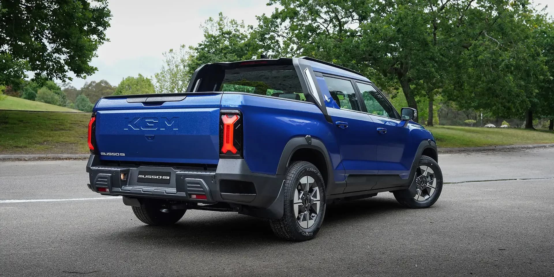 kgm musso ev safety banner